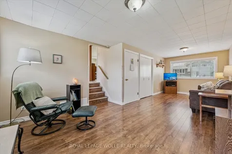 39 Charlotte Crescent Kitchener ON N2B 2K2