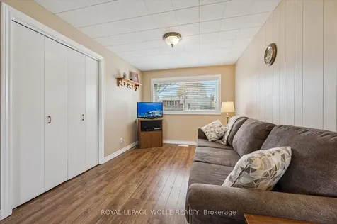 39 Charlotte Crescent Kitchener ON N2B 2K2