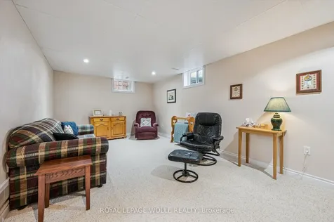 39 Charlotte Crescent Kitchener ON N2B 2K2
