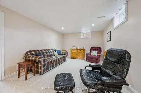 39 Charlotte Crescent Kitchener ON N2B 2K2