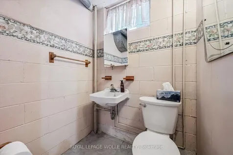 39 Charlotte Crescent Kitchener ON N2B 2K2