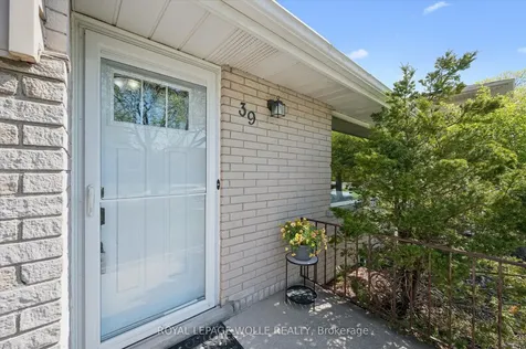 39 Charlotte Crescent Kitchener ON N2B 2K2