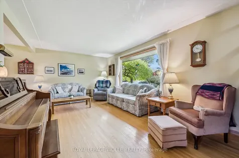 39 Charlotte Crescent Kitchener ON N2B 2K2
