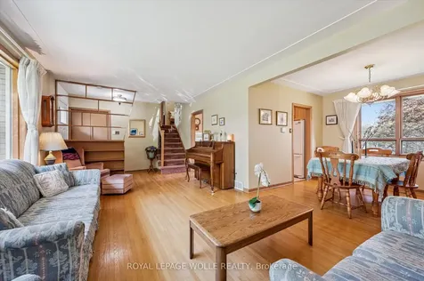 39 Charlotte Crescent Kitchener ON N2B 2K2
