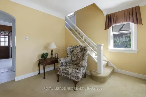 248 Wallace Avenue S Welland ON L3B 1R6
