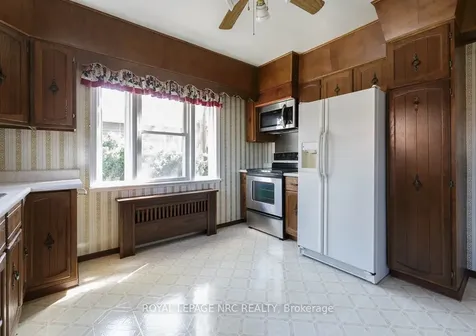 248 Wallace Avenue S Welland ON L3B 1R6