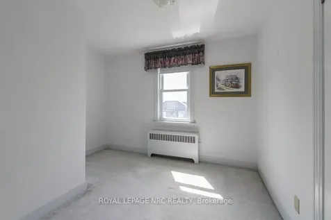 248 Wallace Avenue S Welland ON L3B 1R6