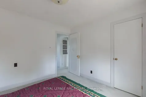 248 Wallace Avenue S Welland ON L3B 1R6