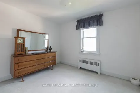 248 Wallace Avenue S Welland ON L3B 1R6