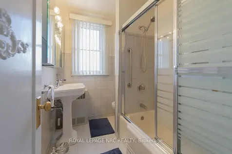 248 Wallace Avenue S Welland ON L3B 1R6