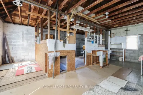 248 Wallace Avenue S Welland ON L3B 1R6