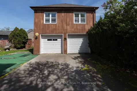 248 Wallace Avenue S Welland ON L3B 1R6
