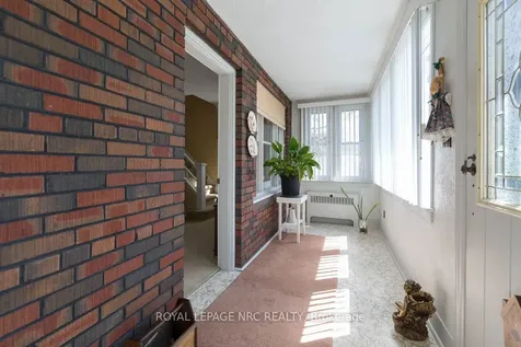 248 Wallace Avenue S Welland ON L3B 1R6