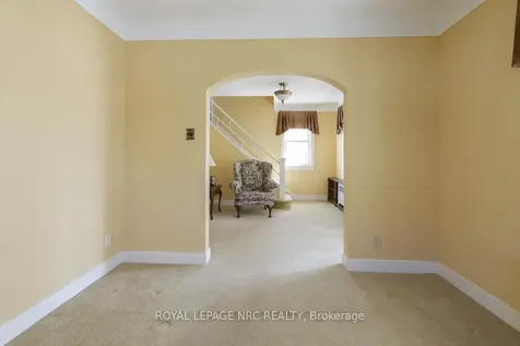248 Wallace Avenue S Welland ON L3B 1R6