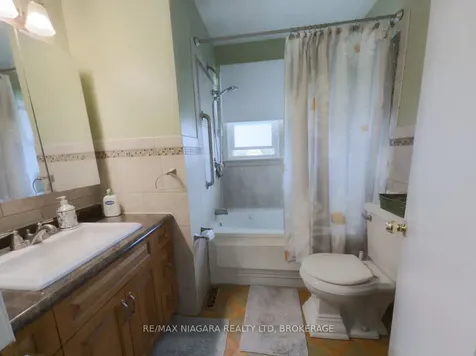 6774 Glendoone Street Niagara Falls ON L2J 1G2