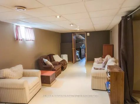 6774 Glendoone Street Niagara Falls ON L2J 1G2