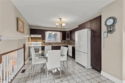 14 Indian Crescent Hamilton ON L8V 4V6