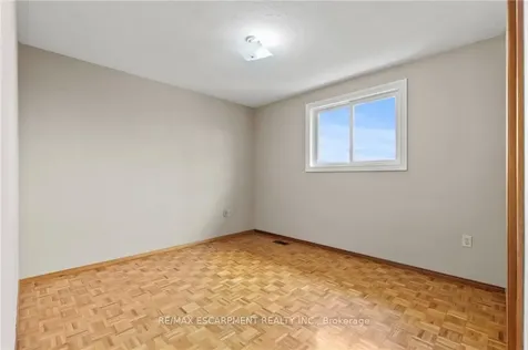 14 Indian Crescent Hamilton ON L8V 4V6