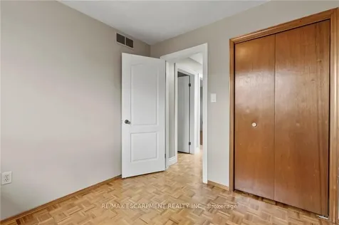 14 Indian Crescent Hamilton ON L8V 4V6