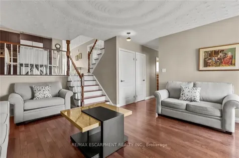 14 Indian Crescent Hamilton ON L8V 4V6