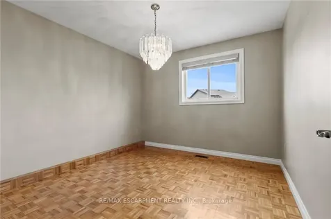 14 Indian Crescent Hamilton ON L8V 4V6