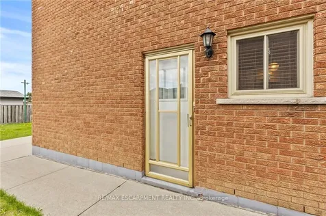 14 Indian Crescent Hamilton ON L8V 4V6
