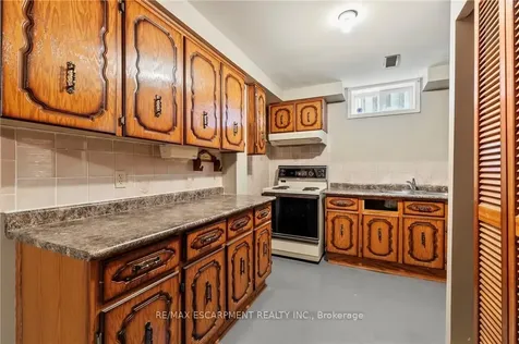 14 Indian Crescent Hamilton ON L8V 4V6