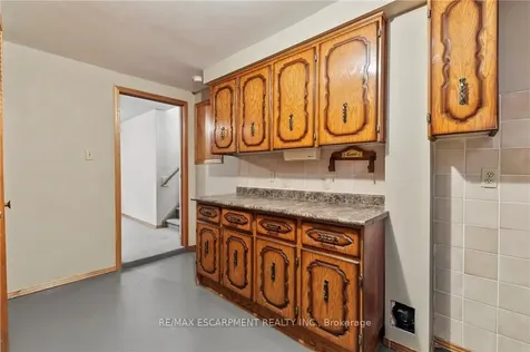 14 Indian Crescent Hamilton ON L8V 4V6