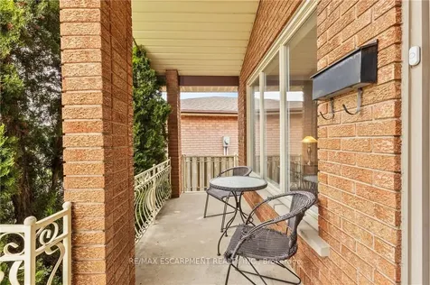 14 Indian Crescent Hamilton ON L8V 4V6