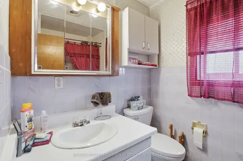 105 Tolton Avenue Hamilton ON L8H 5N7