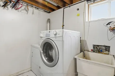 105 Tolton Avenue Hamilton ON L8H 5N7