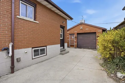 105 Tolton Avenue Hamilton ON L8H 5N7