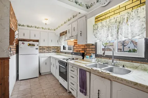 105 Tolton Avenue Hamilton ON L8H 5N7