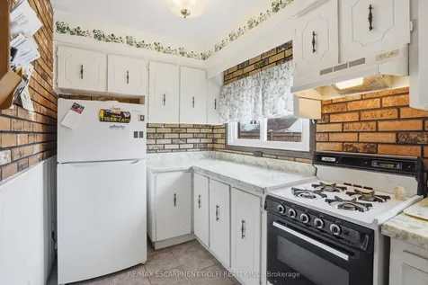 105 Tolton Avenue Hamilton ON L8H 5N7