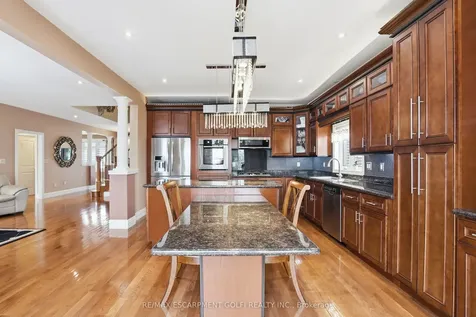 256 Highland Road W Hamilton ON L8J 2V2
