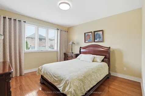 256 Highland Road W Hamilton ON L8J 2V2
