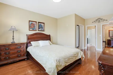 256 Highland Road W Hamilton ON L8J 2V2