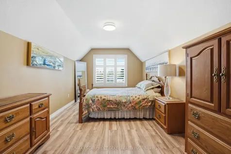 256 Highland Road W Hamilton ON L8J 2V2