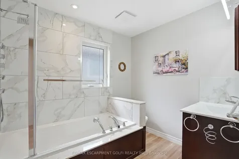 256 Highland Road W Hamilton ON L8J 2V2