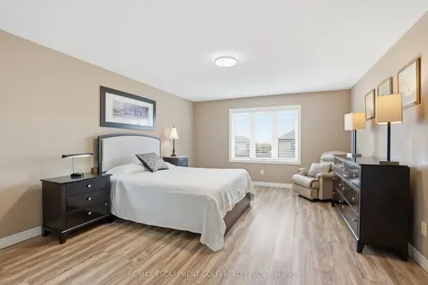 256 Highland Road W Hamilton ON L8J 2V2