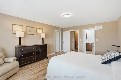 256 Highland Road W Hamilton ON L8J 2V2