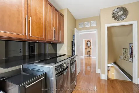 256 Highland Road W Hamilton ON L8J 2V2