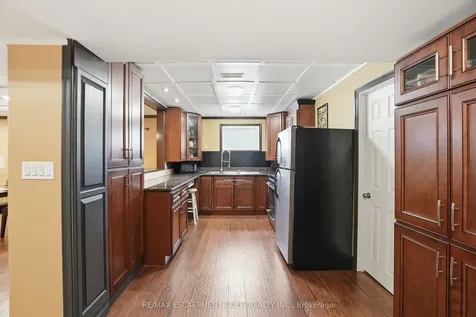 256 Highland Road W Hamilton ON L8J 2V2
