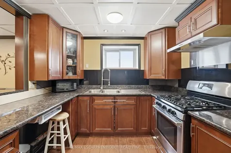 256 Highland Road W Hamilton ON L8J 2V2