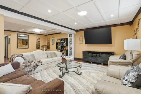 256 Highland Road W Hamilton ON L8J 2V2