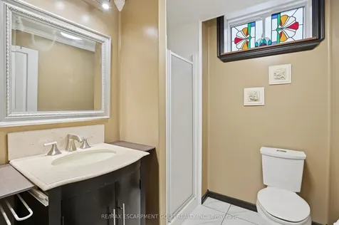 256 Highland Road W Hamilton ON L8J 2V2