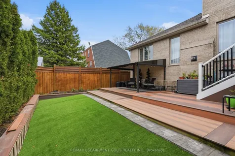 256 Highland Road W Hamilton ON L8J 2V2