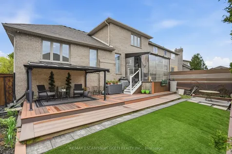 256 Highland Road W Hamilton ON L8J 2V2