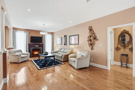 256 Highland Road W Hamilton ON L8J 2V2