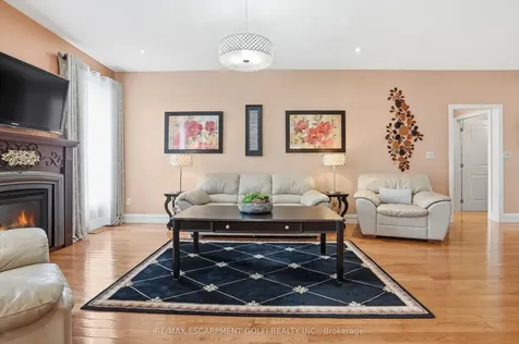 256 Highland Road W Hamilton ON L8J 2V2